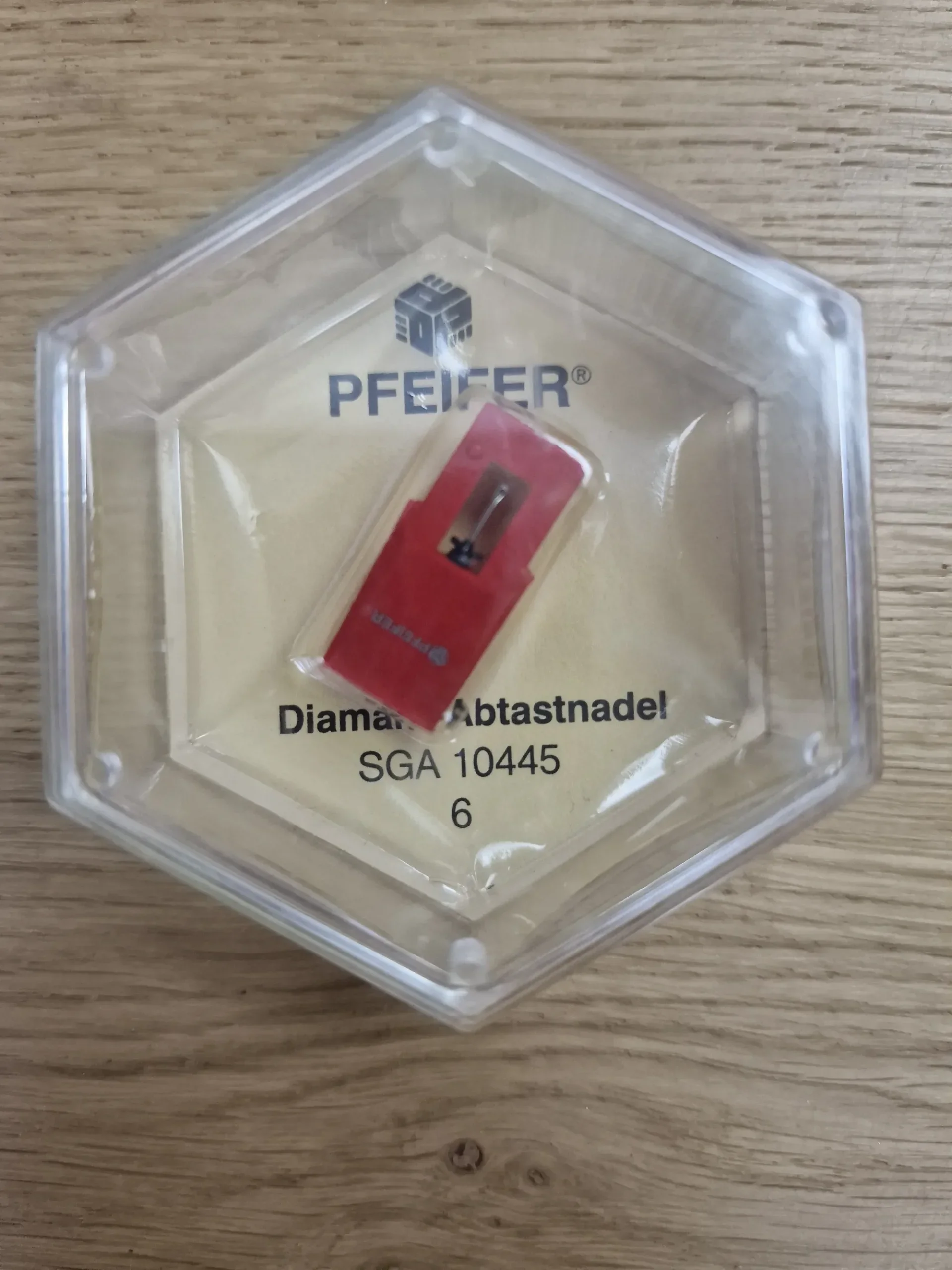 Rote Pfeifer Diamant-Abtastnadel SGA 10445 in transparentem sechseckigen Gehäuse