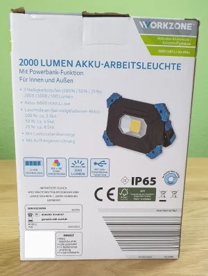 Bild der Verpackung der Akku-Arbeitsleuchte von Workzone von Hinten