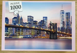 Produktbild des 1000 Teile Puzzles mit der New York Skyline von vorne
