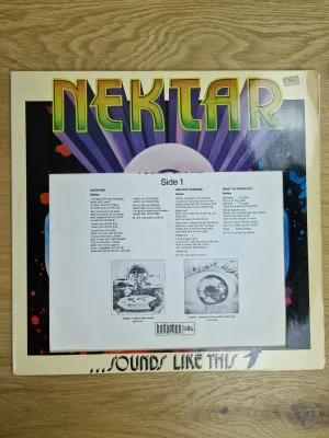 Vorderseite der Nektar - Sounds Like This Vinyl Schallplatte auf Bellaphon Records mit Tracklist Side 1