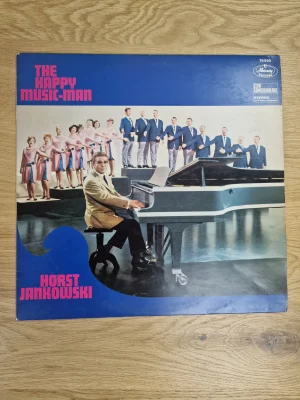 Vorderseite des Vinyl-Albums The Happy Music-Man von Horst Jankowski am Flügel mit Chor