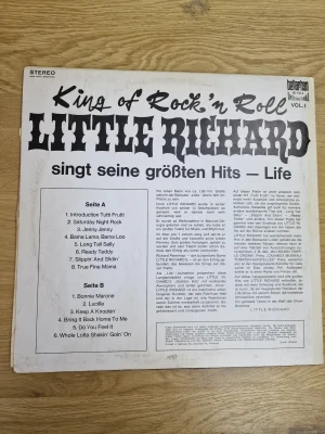 Cover-Rückseite der LP Little Richard - King of Rock 'n Roll mit Titelliste und deutschen Begleittexten