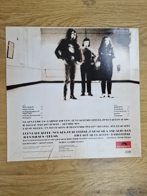 Rückseite des Vinyl-Albumcovers Taste On The Boards mit Tracklist und Besetzung