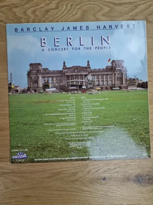 Rückseite des Vinyl-Covers von Barclay James Harvest Berlin mit Titelliste