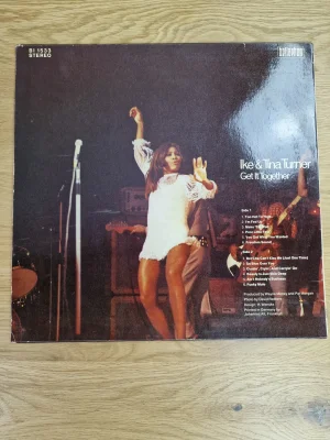 Rückseite der Schallplattenhülle Get It Together von Ike & Tina Turner mit Tracklist und Bellaphon Logo
