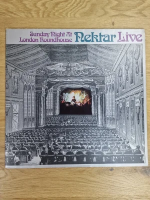 Vorderseite der Vinyl-Schallplatte Sunday Night At London Roundhouse von Nektar Live