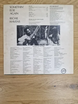Rückseite des Vinyl-Covers mit Tracklist, Liner Notes und Besetzung von Richie Havens Somethin' Else Again
