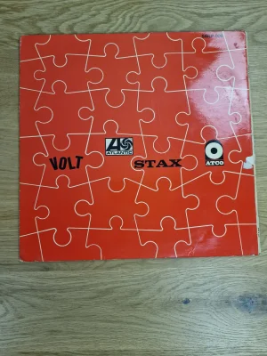 Rückseite des That's Soul Vinyl-Covers in Rot mit Logos von Volt, Atlantic, Stax und Atco