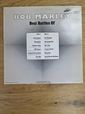 Rückseite des Vinyl-Albums Best Rarities Of Bob Marley mit vollständiger Titelliste