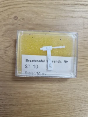 Nahaufnahme der Pfeifer Ersatznadel ST 10 mit Aufschrift LP-S ST10