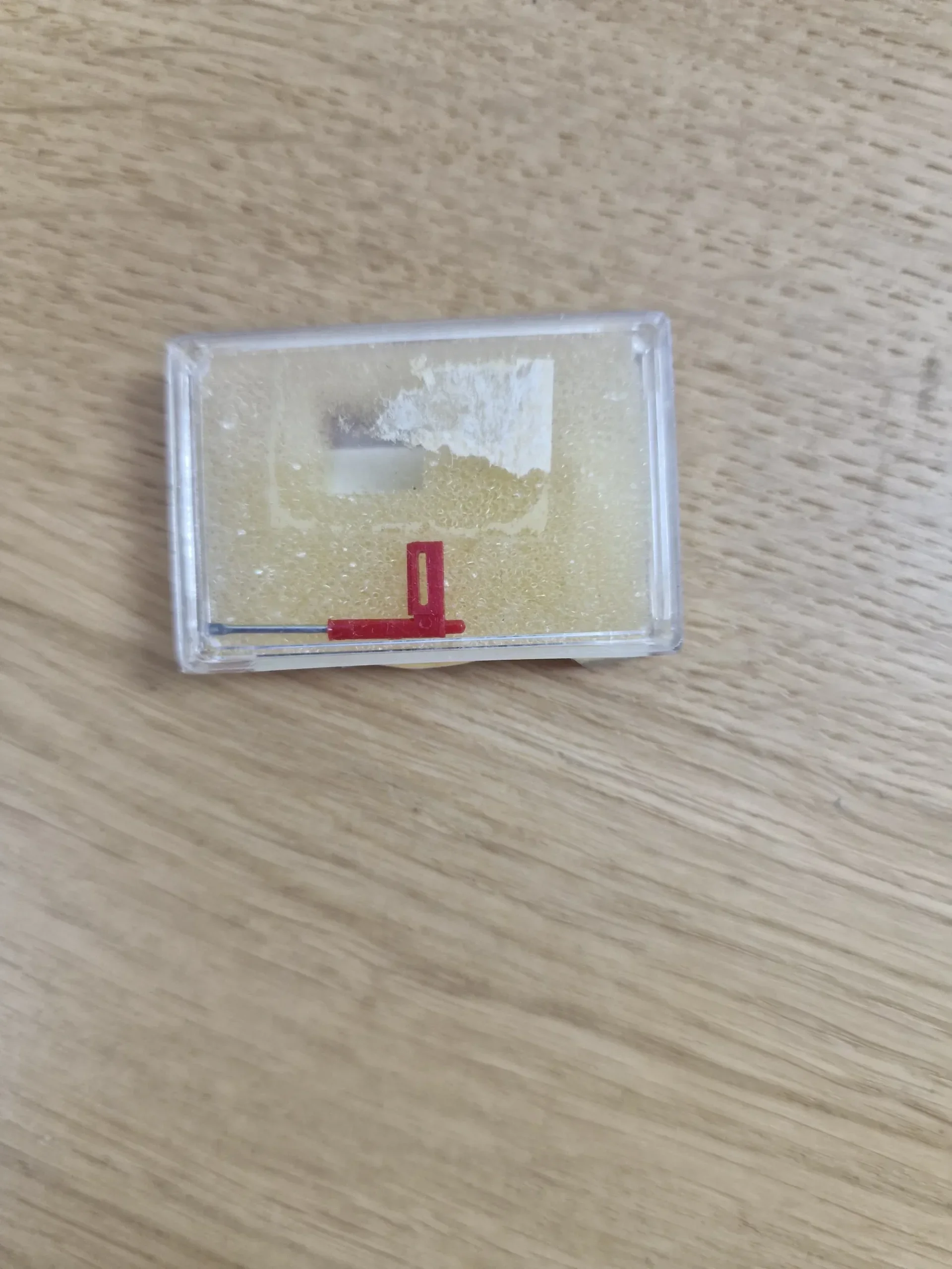 Rote Ersatznadel A 25/1 für Plattenspieler in transparenter Schutzbox mit Schaumstoff