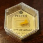 Pfeifer SGA 10212 Diamant-Abtastnadel in gelber Ausführung in der sechseckigen Originalverpackung