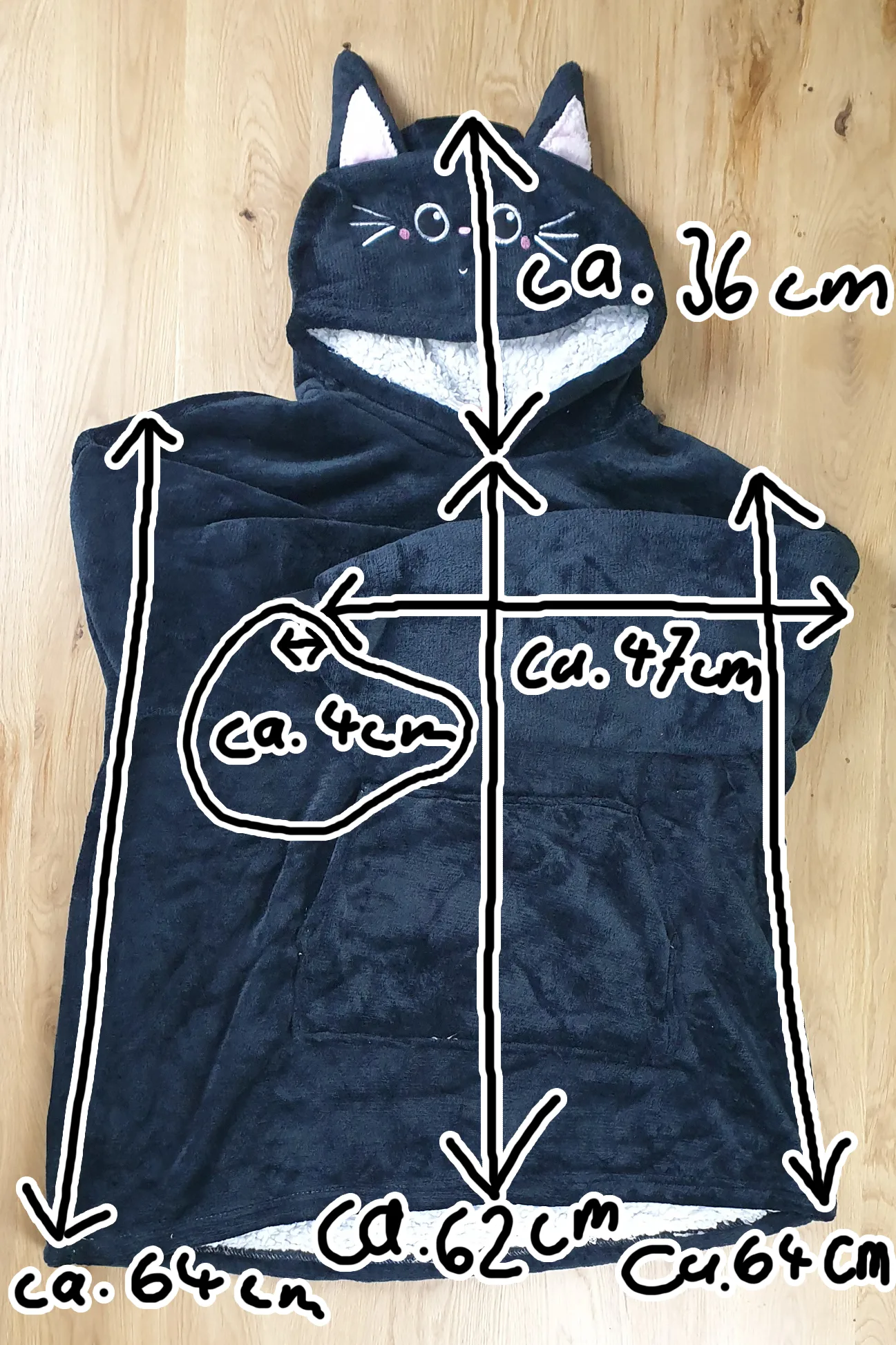 Schwarze-Katze-Design-Vorn-Maße Produktfoto Decken Hoodie Kinder Schwarze Katze Design Vorn mit eingezeichneten Maßen