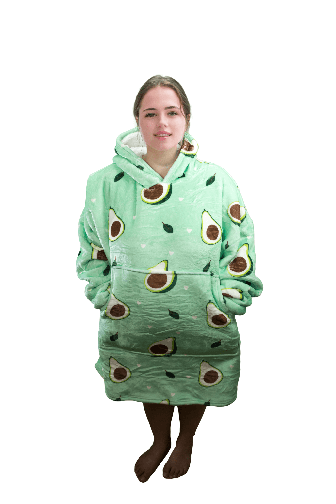 Eine junge Frau präsentiert den Decken-Hoodie im Avocado-Design