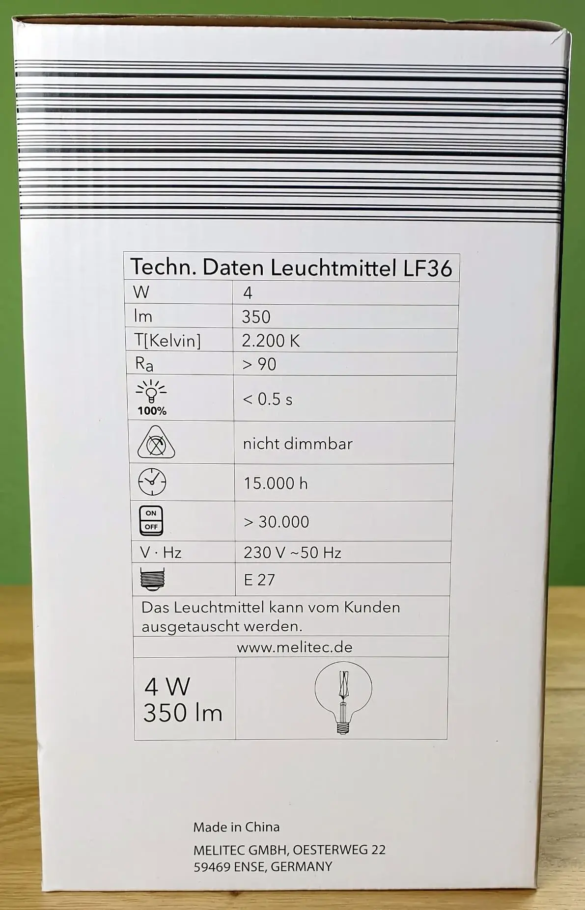 CASALUX-Sockel-Dekoleuchte_Seite-2 Produktbild der CASALUX Sockel Dekoleuchte von der Seite es zeigt die technischen Details des Leuchtmittels in einer Tabelle
