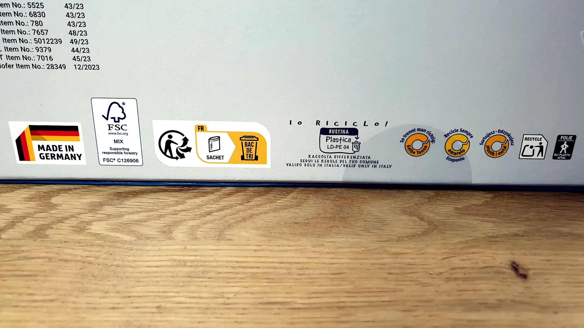 PUZZLE-1000-Teile_Hinten_unten Das "Time to Travel" 1000 Teile Puzzle von hinten. Close up eines Teils.