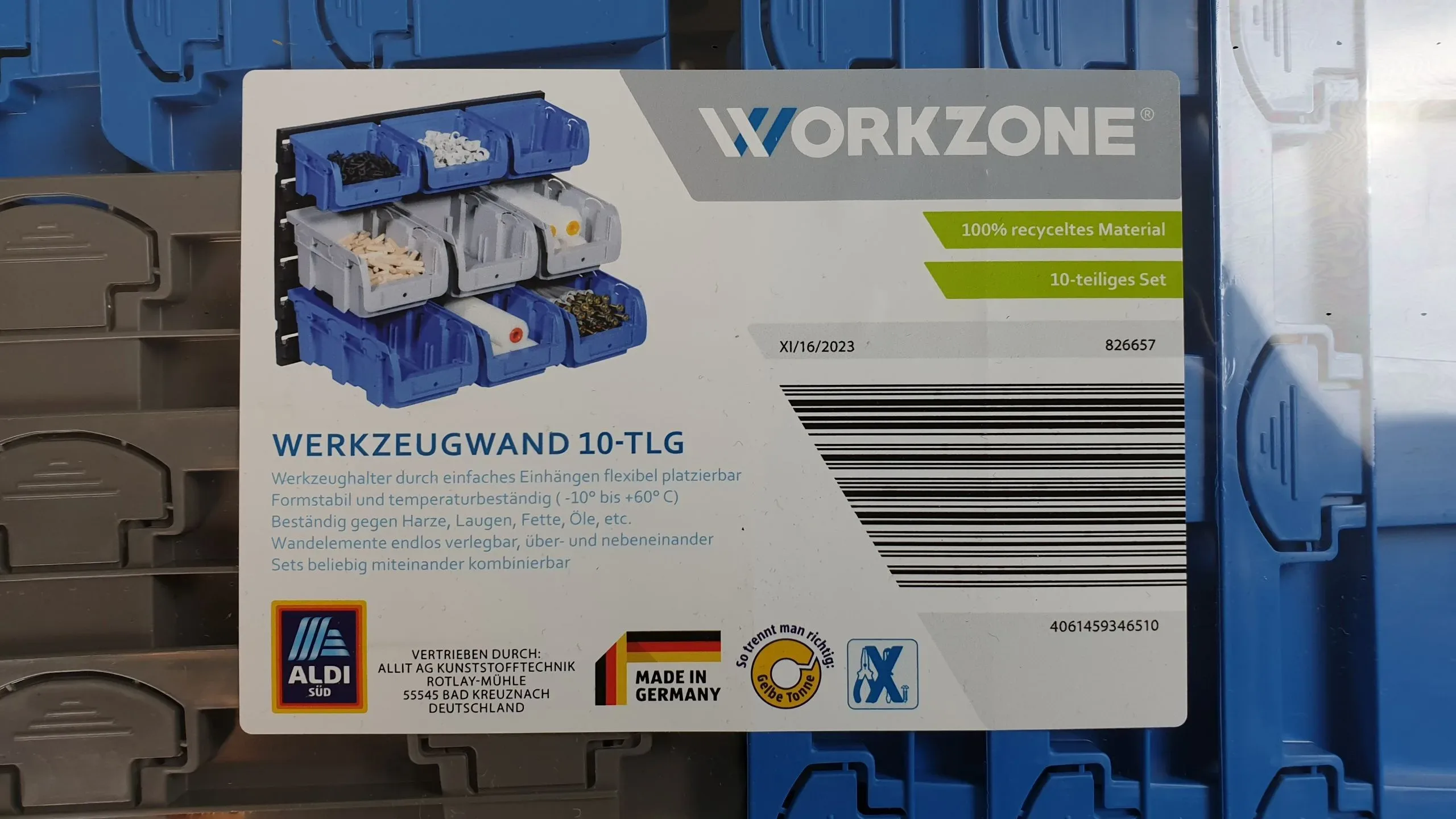 Werkzeugwand-10-teilig-oben-close-up Werkzeugwand eingepackt 10-Teilig von oben nahe dran