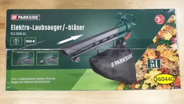 Der Parkside Elektro-Laubsauger/ -bläser in seiner Verpackung von oben.