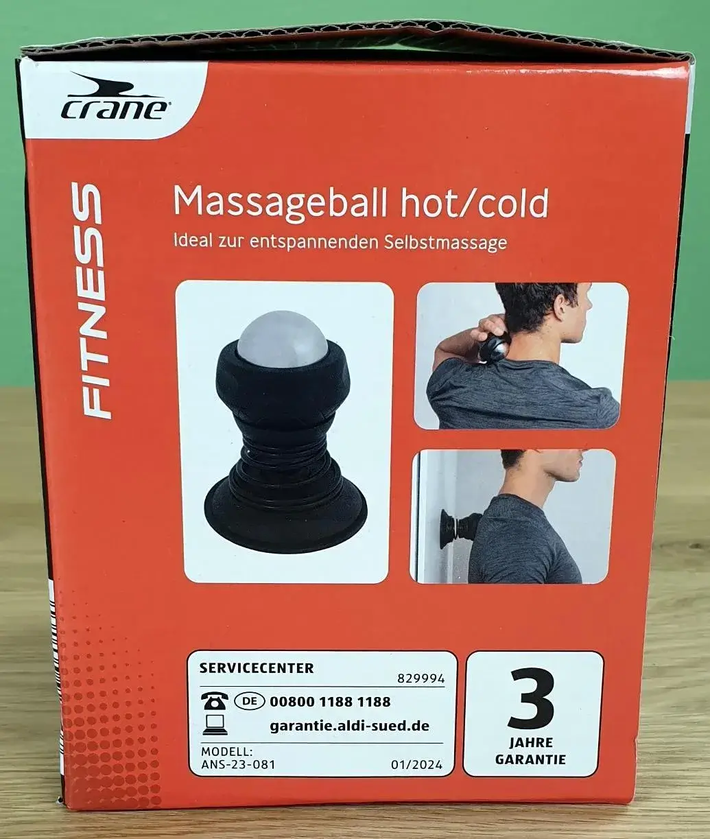 Der crane Massageball hot / cold in seiner Verpackung von der Seite 1.