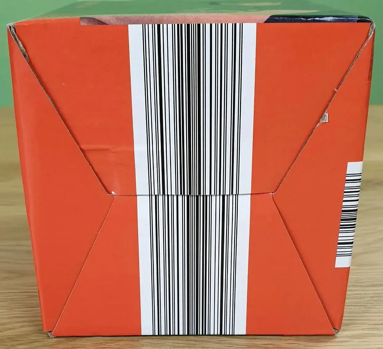 Der crane Massageball hot / cold in seiner Verpackung von unten.