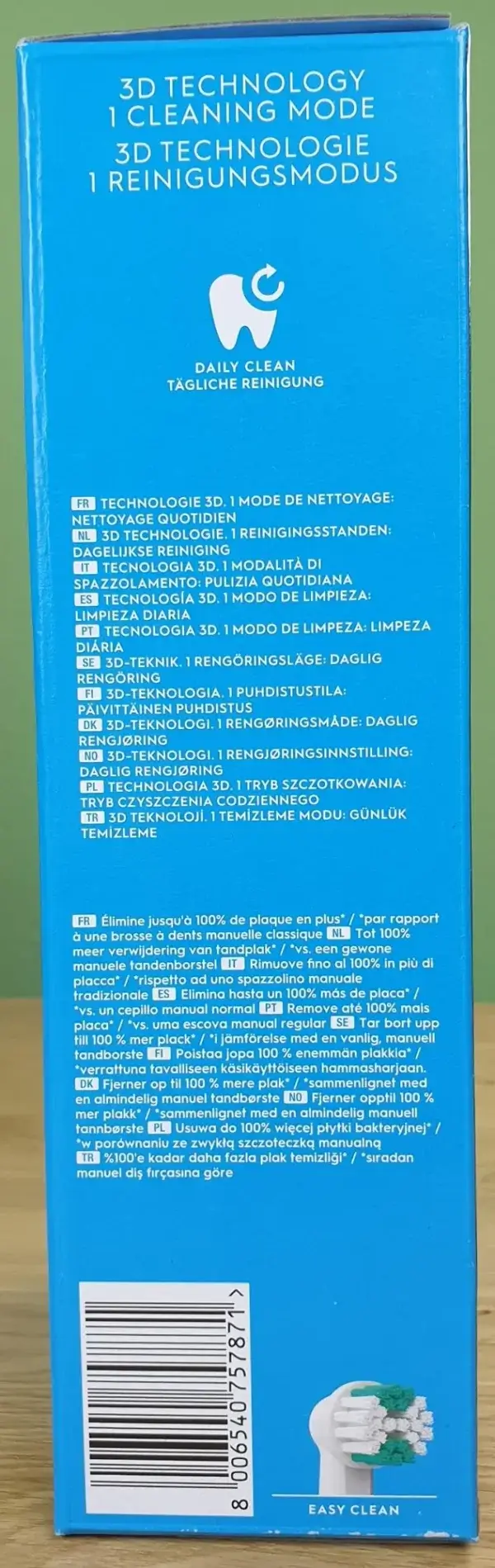 Die Oral-B Pro 1 EASY CLEAN elektrische Zahnbürste mit Akku in ihrer Verpackung von der Seite.