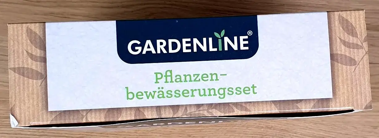 GARDENLINE_Pflanzenbewaesserungsset_3 Das GARDENLINE Pflanzenbewässerungsset in seiner Verpackung von oben.