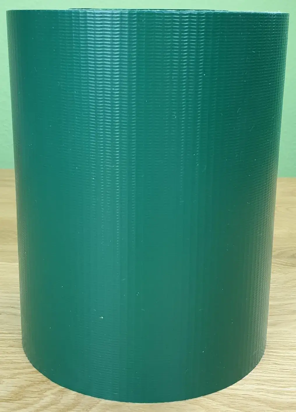 GARDENLINE_Sichtschutzstreifen_1 Gardenline Sichtschutzstreifen mit Befestigungsclips in der Länge von 35 m von der Seite.