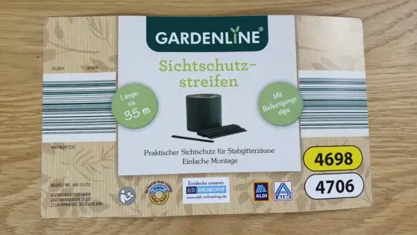 Etikett von vorne des Gardenline Sichtschutzstreifen mit Befestigungsclips in der Länge von 35 m.