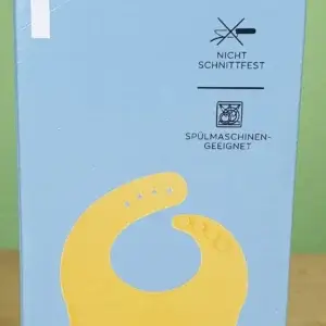 CROFTON Silikonlätzchen in seiner Verpackung von vorne.