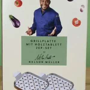 Grillplatte mit Holzbrett 2er-Set in klein von Nelson Müller in Ihrer Verpackung von vorne.