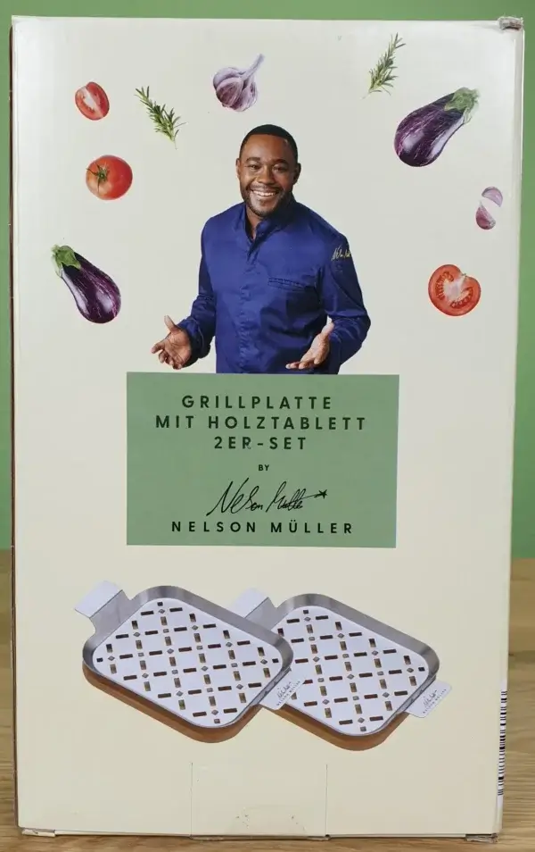 Grillplatte mit Holzbrett 2er-Set in klein von Nelson Müller in Ihrer Verpackung von vorne.