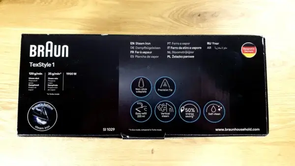 Das BRAUN TexStyle 1 Bügeleisen in seiner Verpackung von oben.