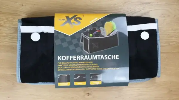 Die AutoXS Kofferraumtasche in groß von vorne.