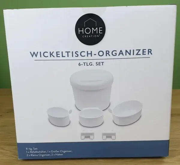 Das HOME CREATION Wickeltisch-Organizer 6-tlg. Set in Weiß in seiner Verpackung von vorne.