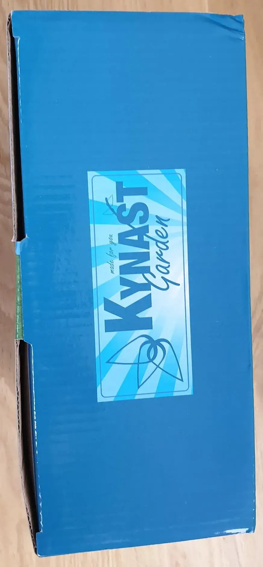 Kynast_Garden_Elektrischer_Pflanzensprueher_2 Bild von Kynast elektrischer Pflanzensprüher in seiner Verpackung von oben.