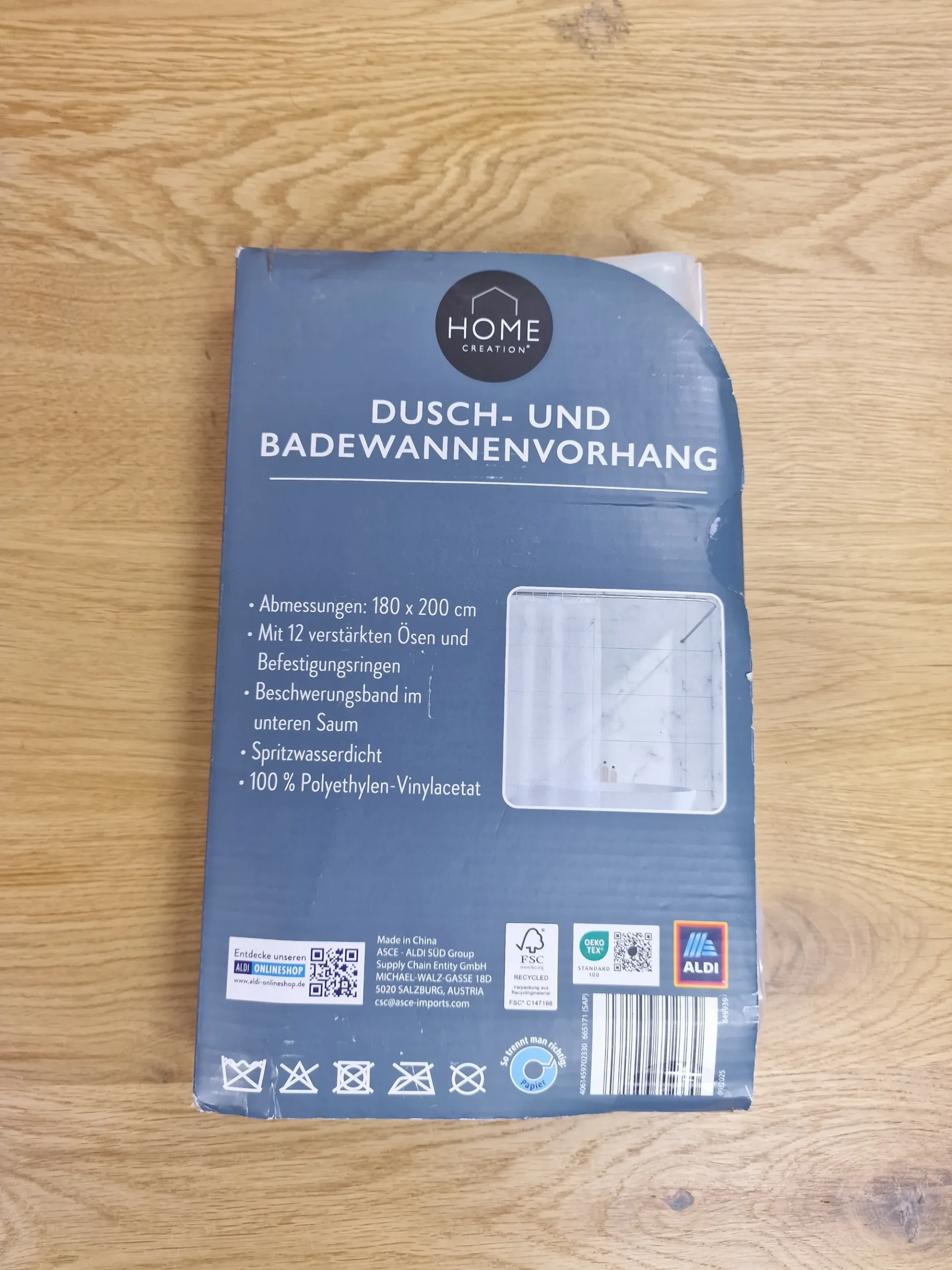 Produkteigenschaften und Details des Home Creation Duschvorhangs auf der Verpackungsrückseite