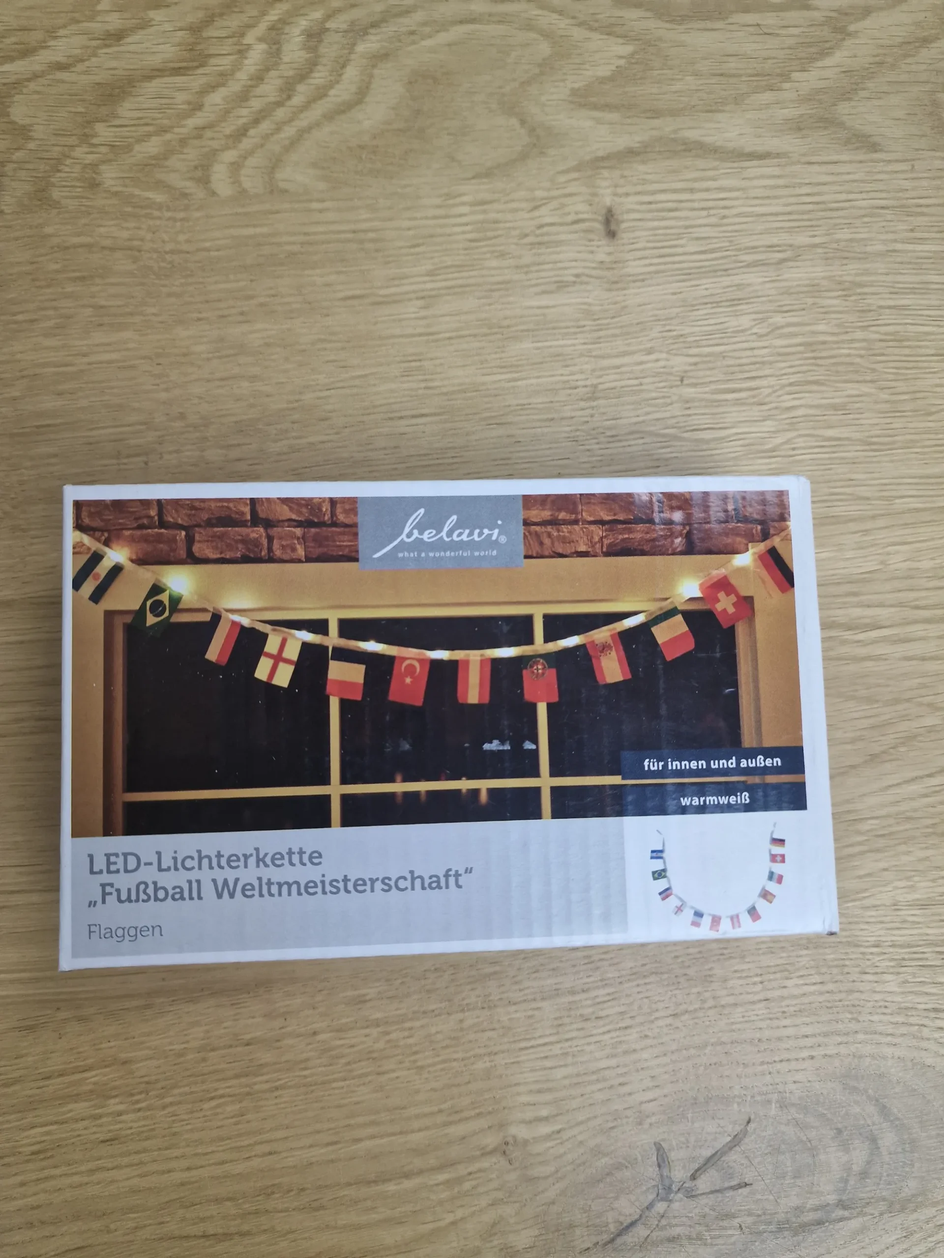 Verpackung der belavi LED-Lichterkette Fußball Weltmeisterschaft mit Flaggen-Motiven