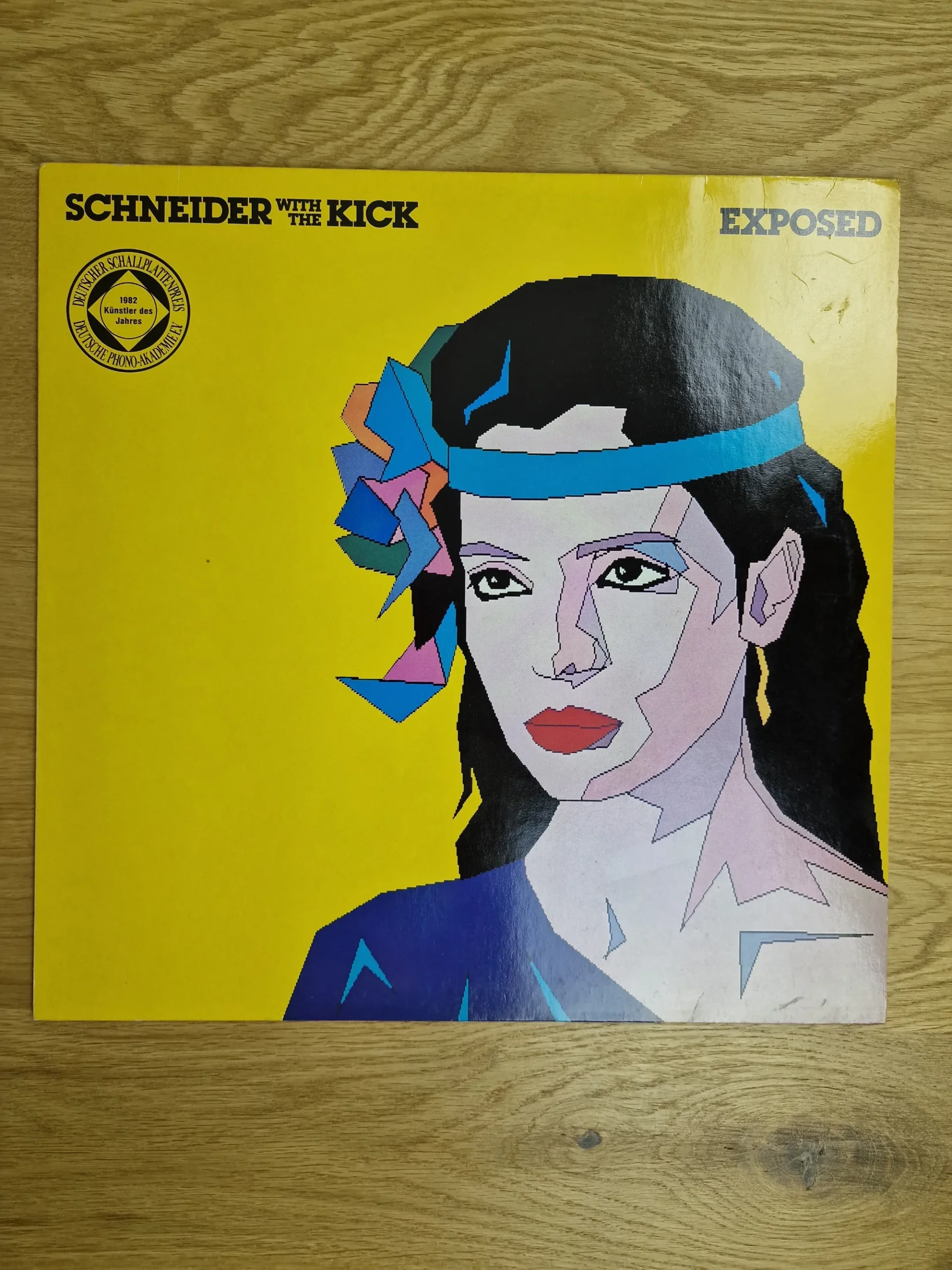 Vorderseite des Vinyl-Schallplatten-Covers Exposed von Schneider With The Kick mit Helen Schneider Illustration und Auszeichnungssticker