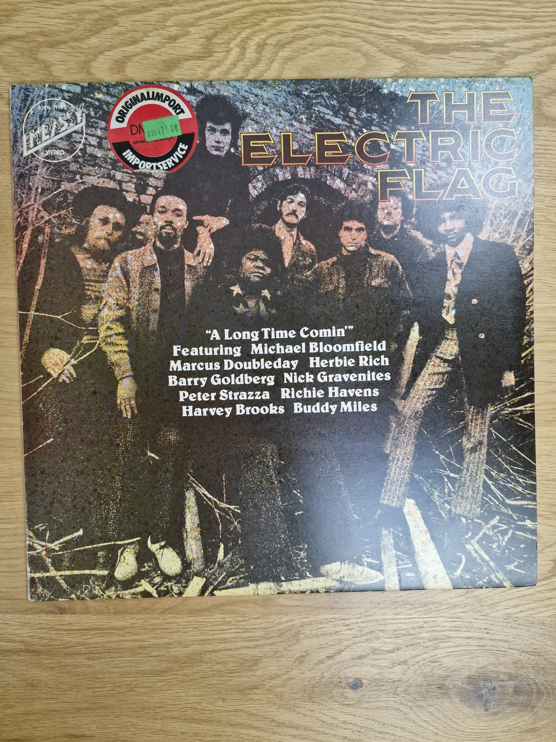 Vorderseite der Vinyl-Schallplatte A Long Time Comin von The Electric Flag mit Bandfoto