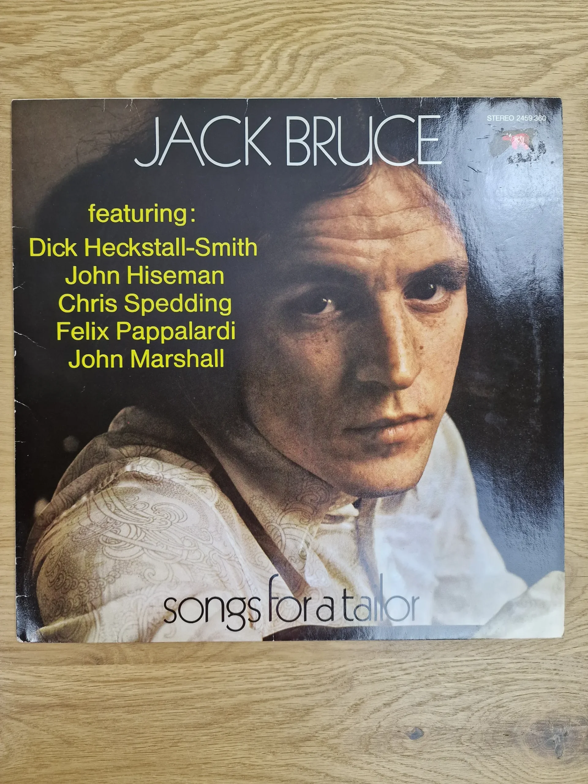 Vorderseite des Albumcovers Songs for a Tailor von Jack Bruce mit Namensliste der Gastmusiker