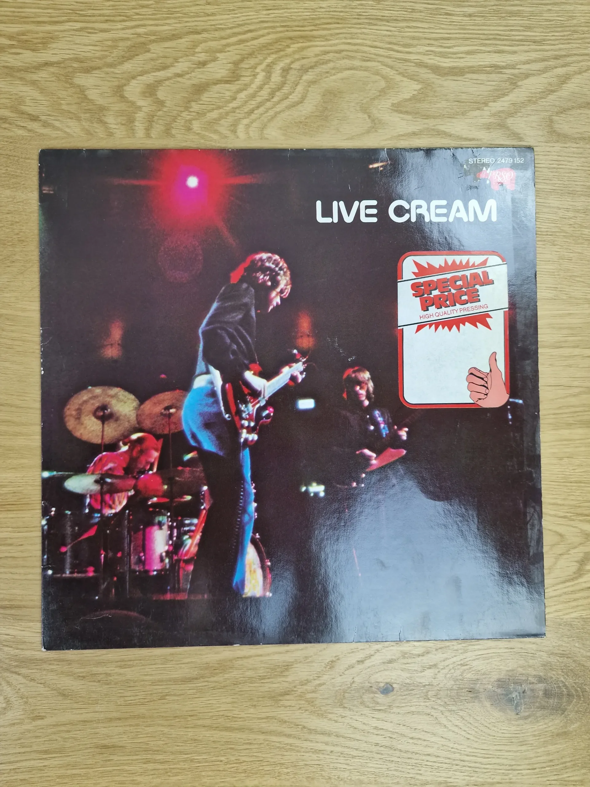 Vorderseite der Live Cream Vinyl Schallplatte von Cream mit Band-Konzertfoto