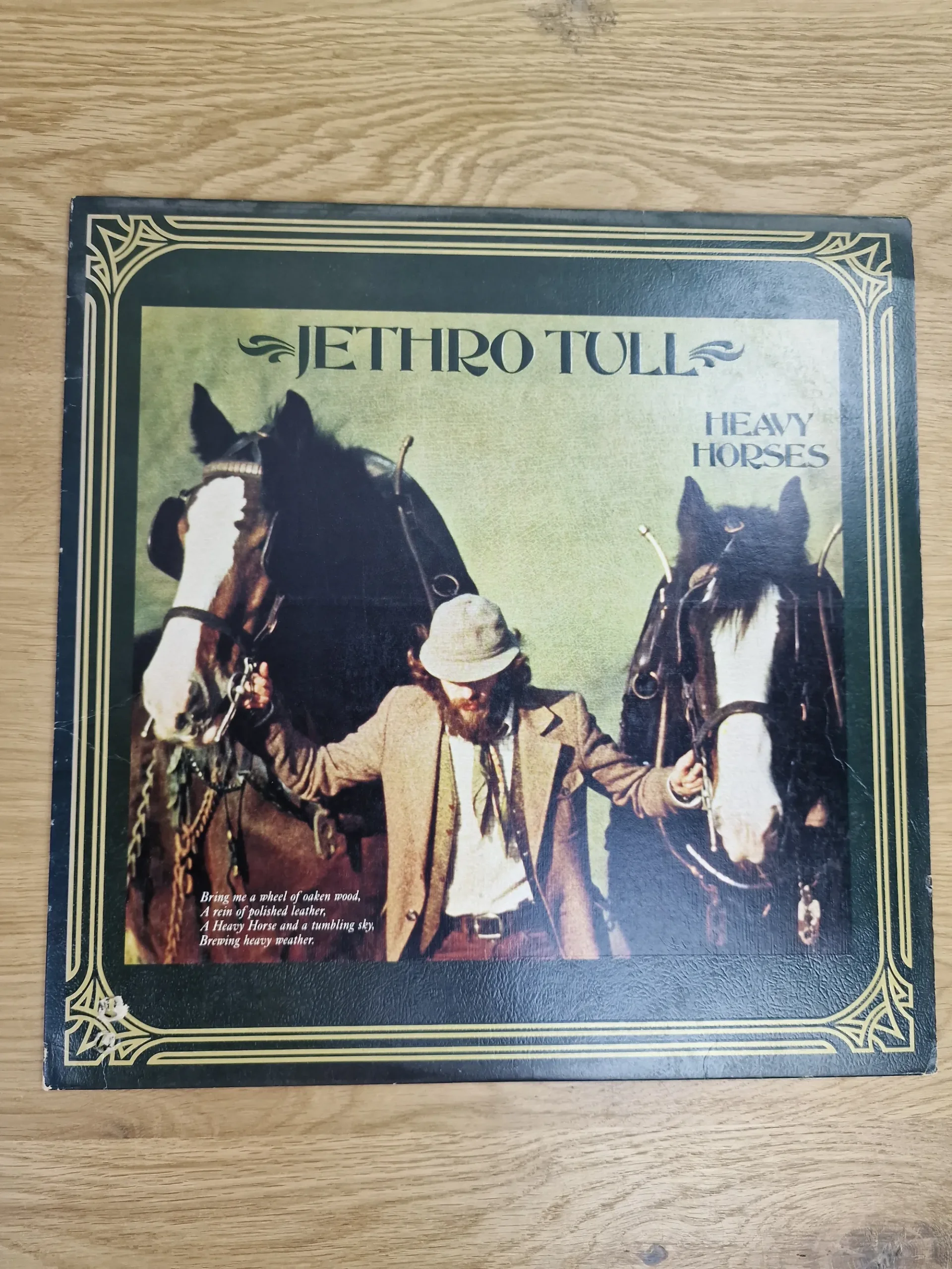 Vorderseite der Vinyl-Schallplatte Heavy Horses von Jethro Tull aus dem Jahr 1978