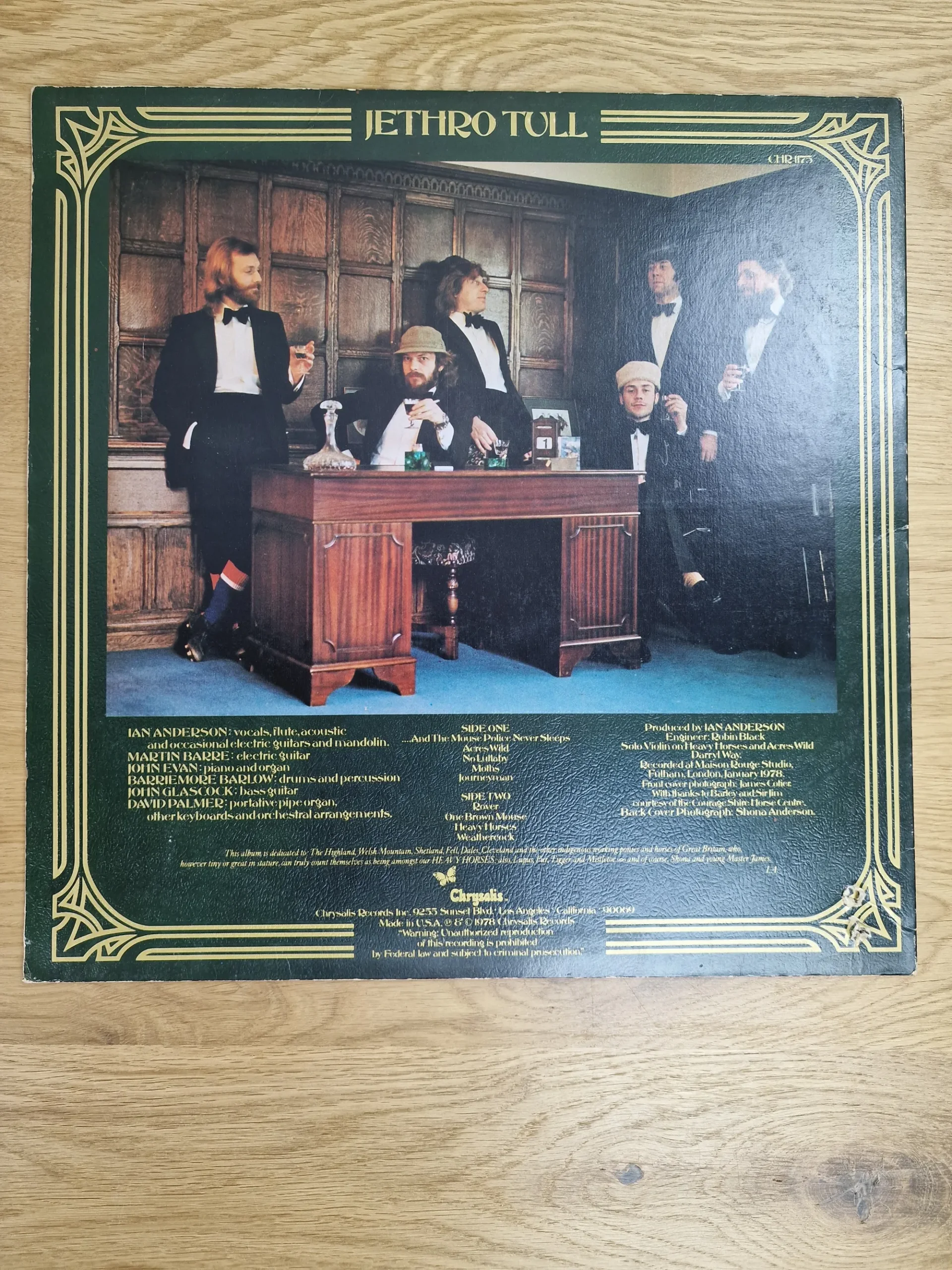 Rückseite des Vinyl-Covers von Jethro Tull Heavy Horses mit Trackliste und Bandbesetzung
