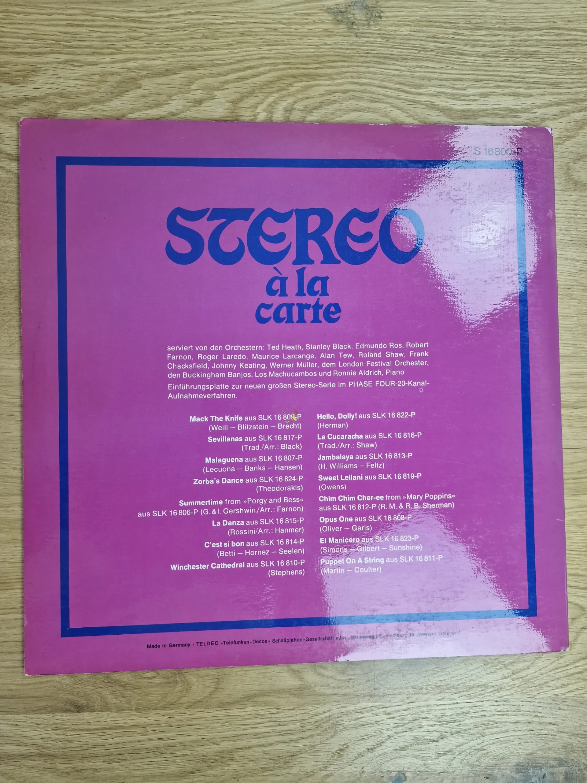 Rückseite des Vinyl-Covers Stereo à la carte mit violetter Umrandung, Titelliste und Mitwirkenden