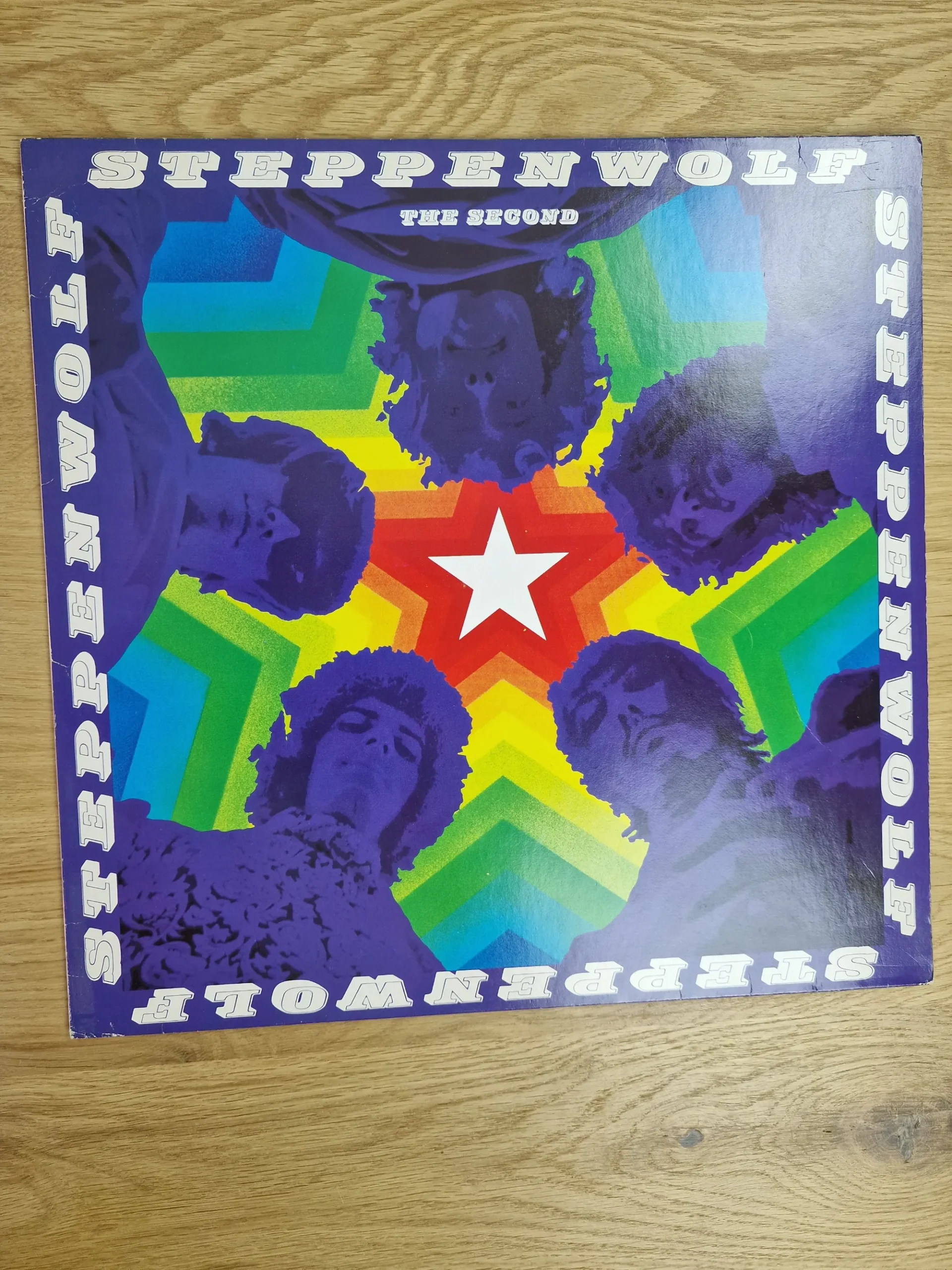Vorderseite der Steppenwolf Vinyl LP The Second mit buntem psychedelischem Sternen-Cover