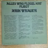 arik-brauer-alles-was-fluegel-hat-fliegt-vinyl-rueckseite-tracklist Rückseite der Schallplattenhülle von Arik Brauer mit Songtexten und Tracklist
