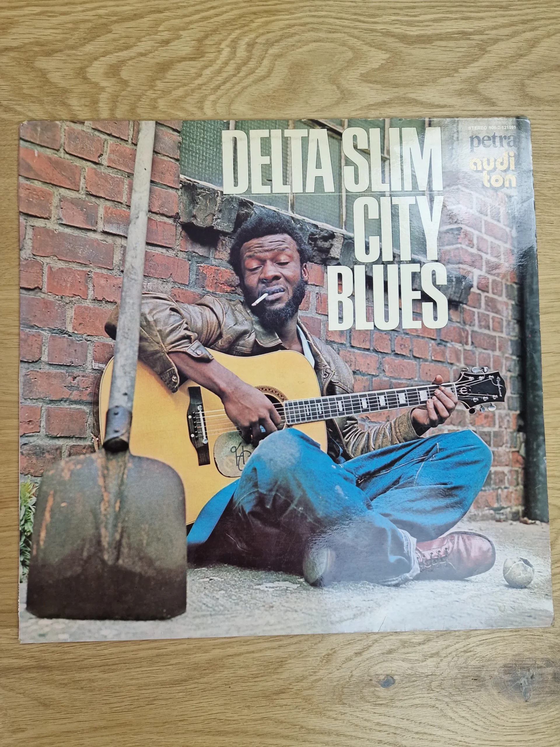 Vorderseite des Vinyl-Schallplatten-Covers City Blues von Delta Slim