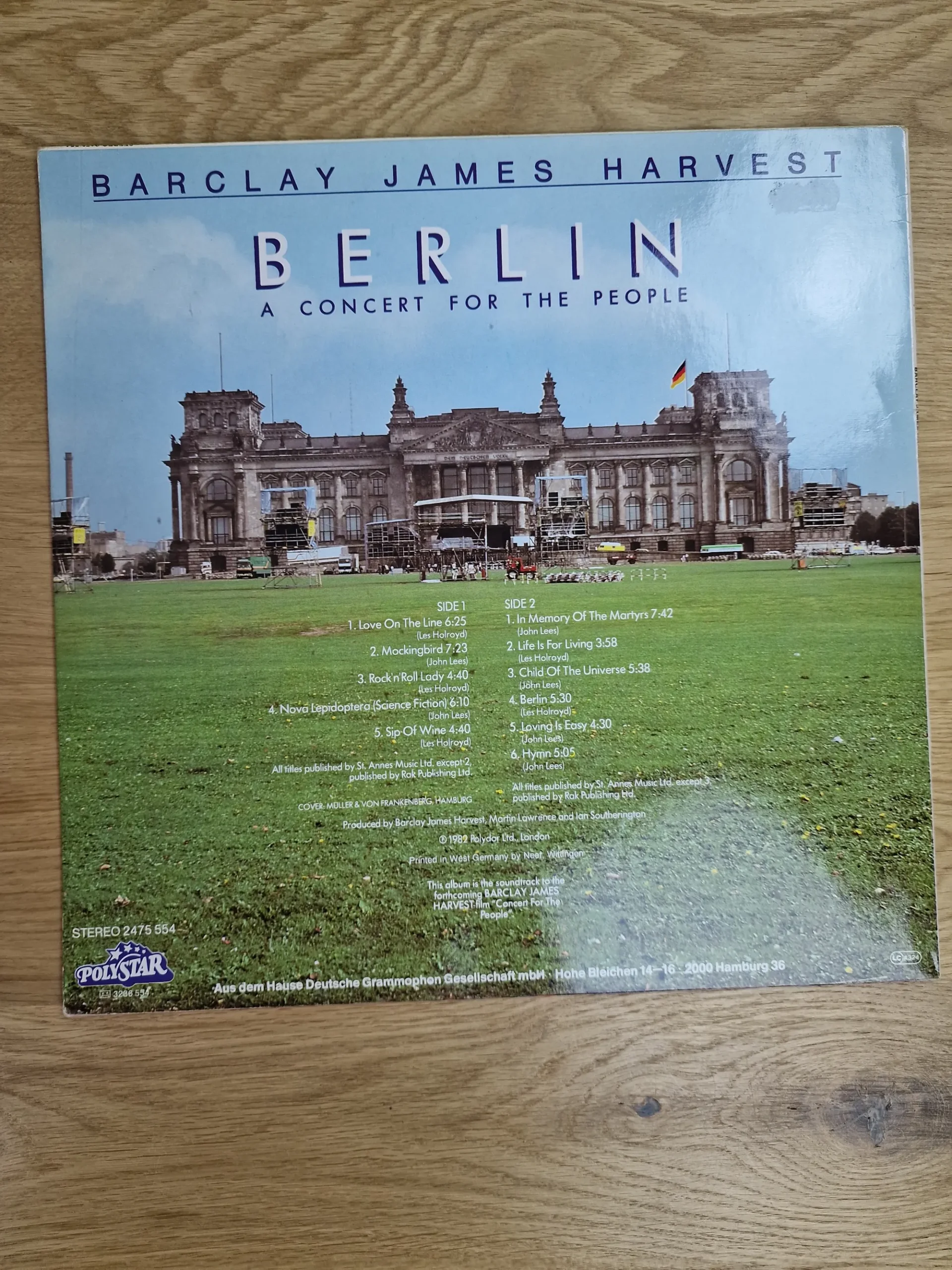 Rückseite des Vinyl-Covers von Barclay James Harvest Berlin mit Titelliste