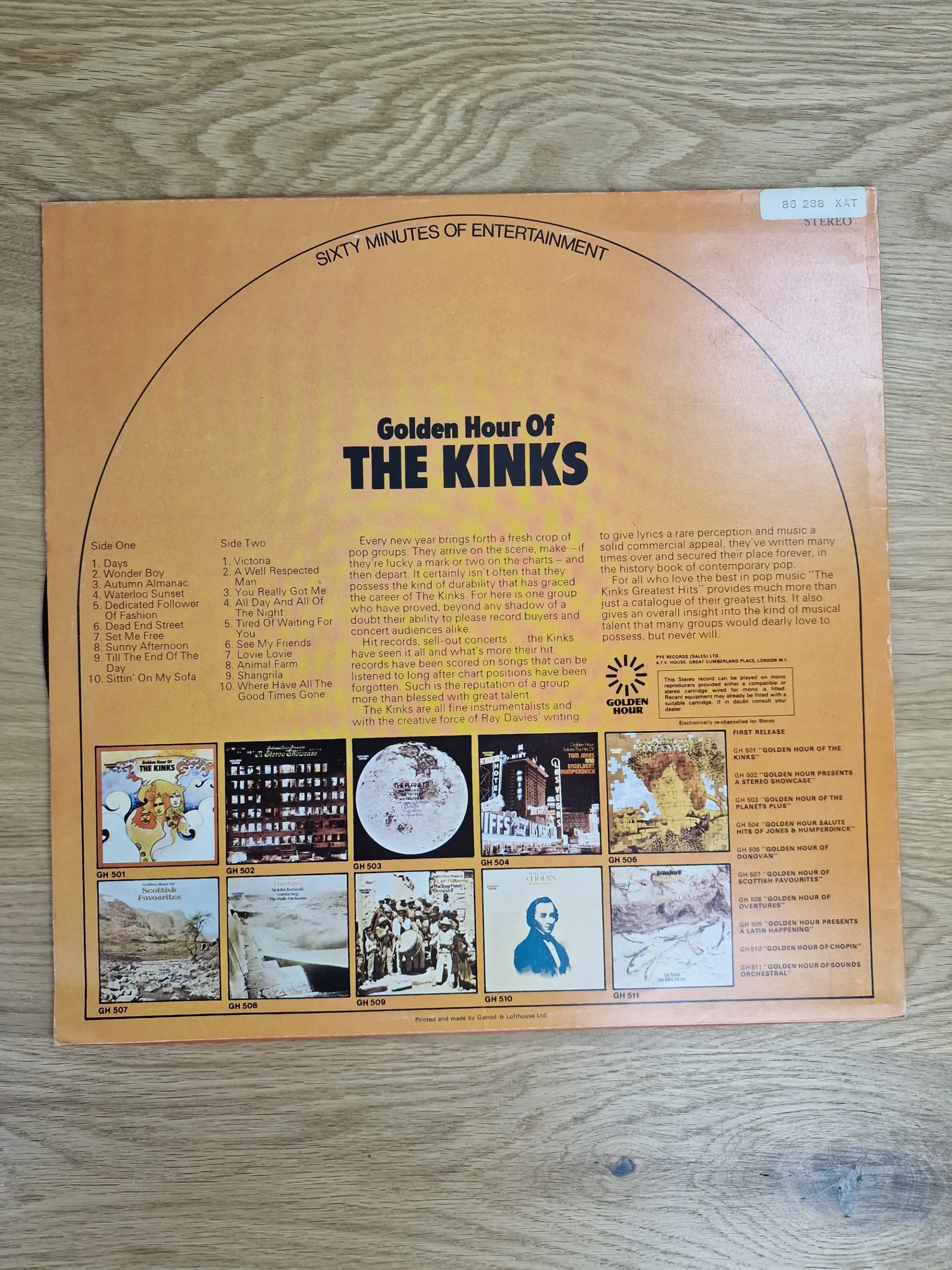 Rückseite des Albumcovers Golden Hour Of The Kinks mit vollständiger Trackliste und Pye Records Logo
