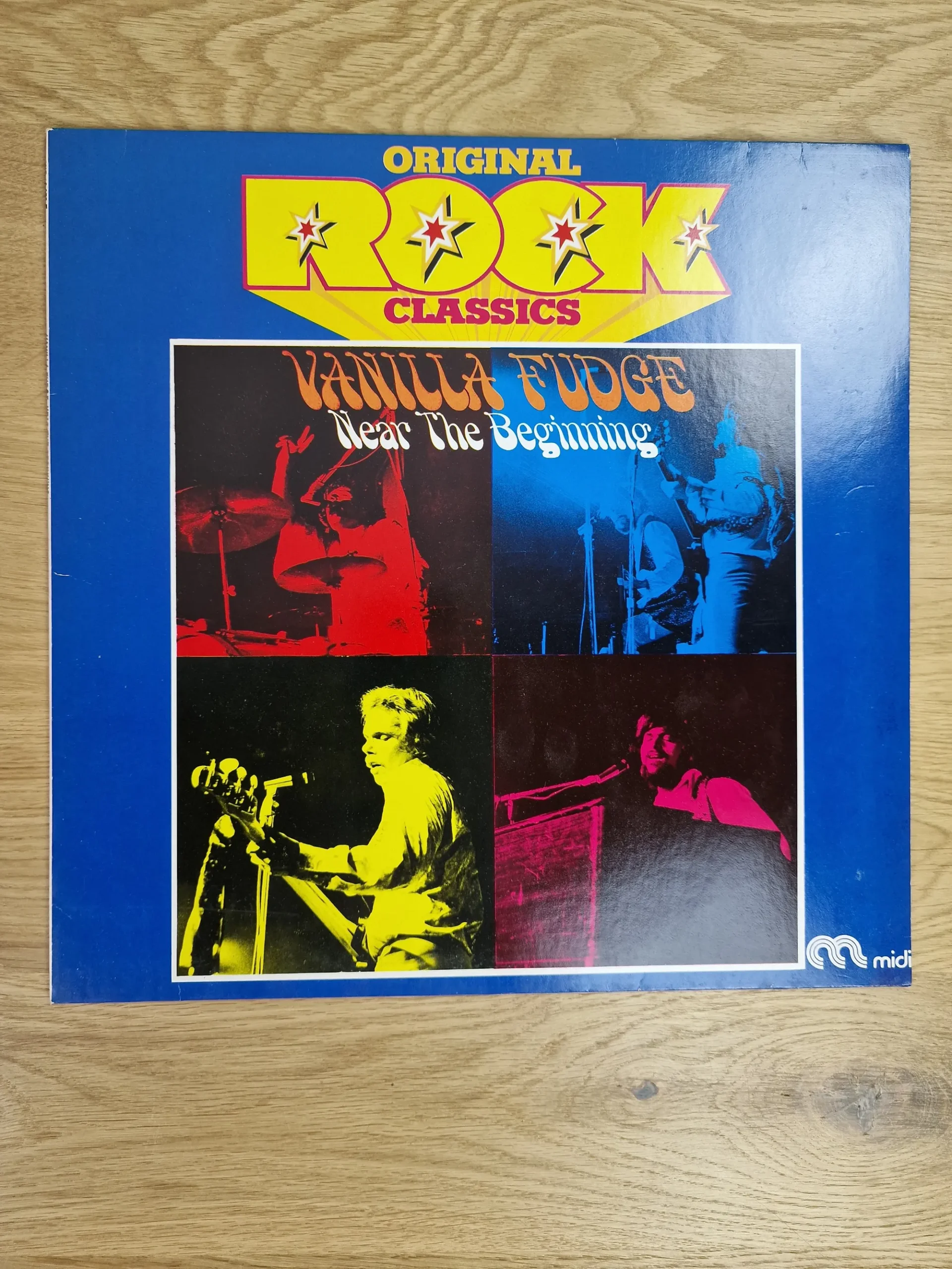 Vorderseite des Vinyl-Album-Covers Near The Beginning von Vanilla Fudge aus der Original Rock Classics Serie